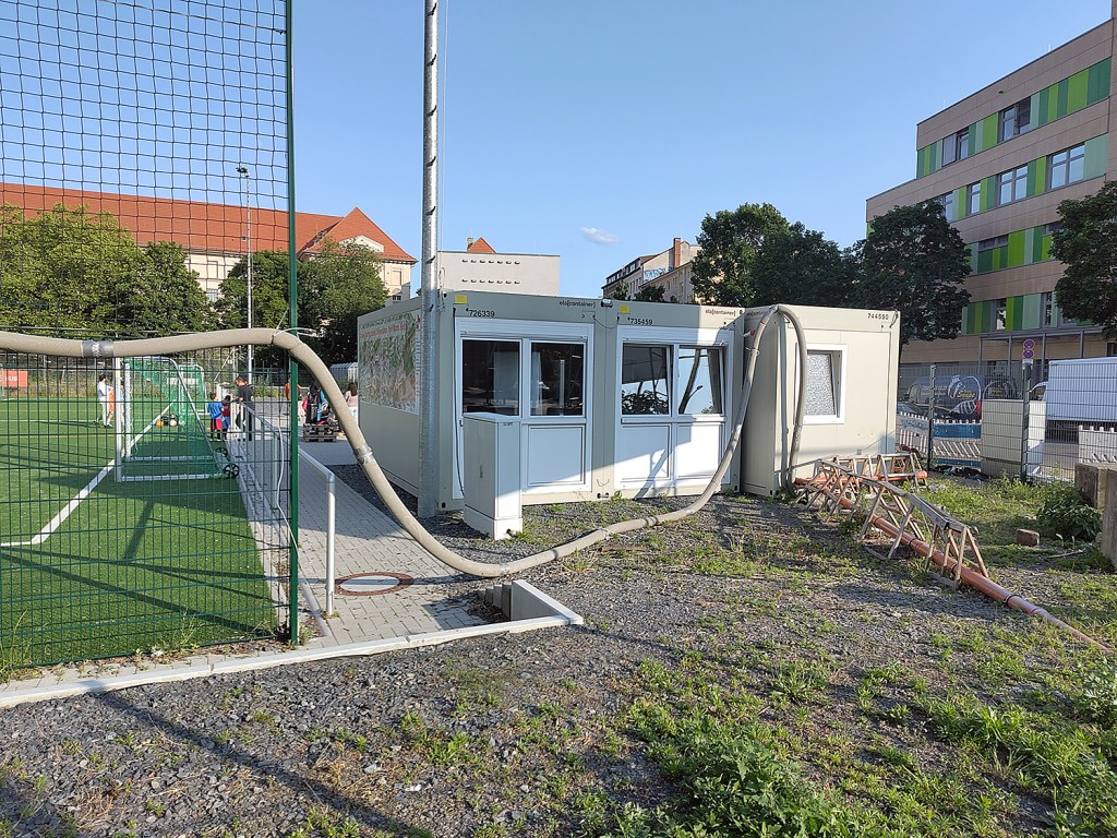 Der Nachbarschaftscontainer neben dem Safe Hub-Sportplatz. Foto. Hensel