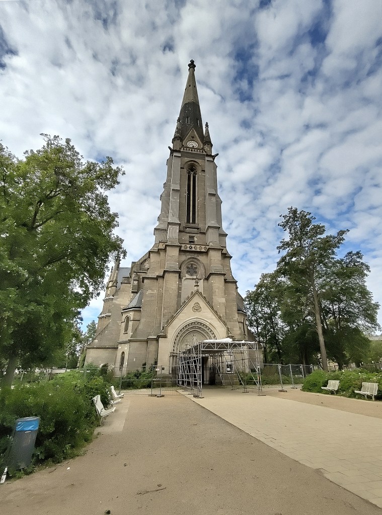 Die Kirche St. Sebastian im Juni 2025. Foto: Hensel