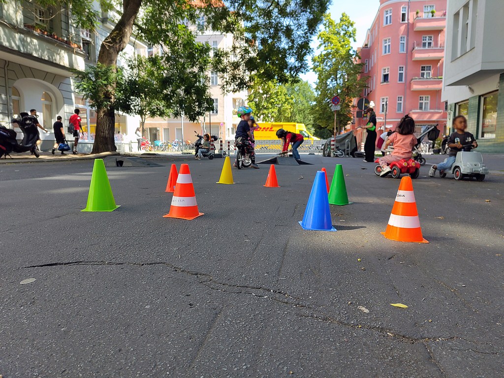 Spielstraße Glasgower Straße am 13. Juni 2025. Foto: Hensel