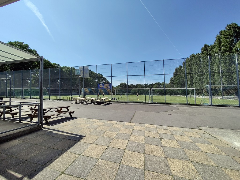 Sportplatz Ungarnstraße. Foto: Hensel