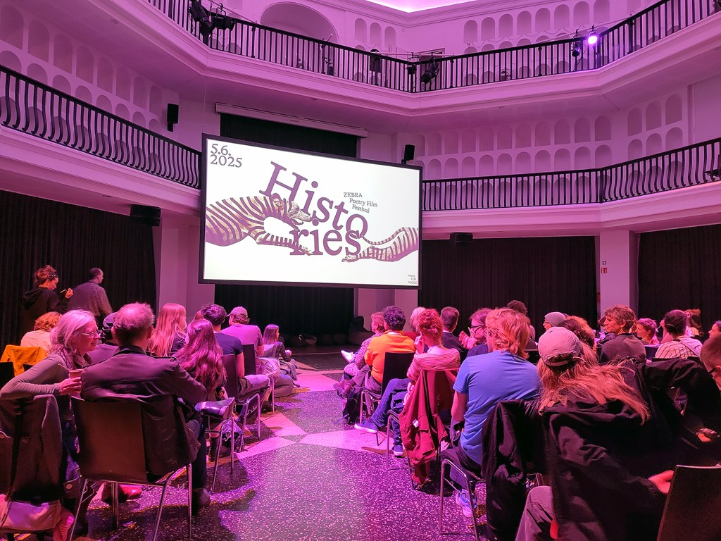 Gleich beginnt die erste Vorführung beim ZEBRA Poetry Film Festival. Foto: Hensel
