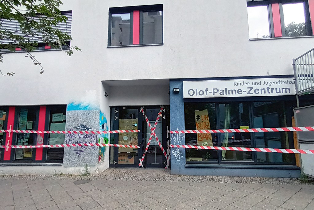Protest gegen drohende Kürzungen: Das Olof-Palme-Stadtteilzentrum wurde symbolisch geschlossen. Foto: Uhländer