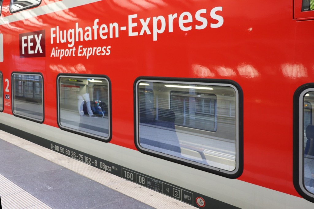 Der FEX am Bahnhof Gesundbrunnen. Foto: Andrei Schnell