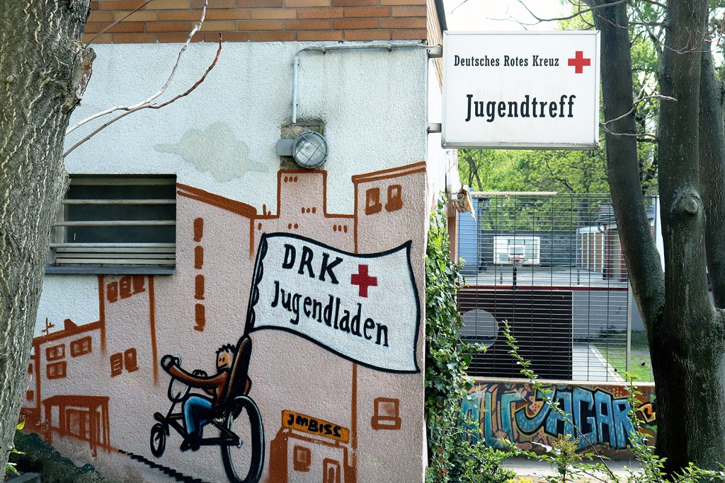 Wandbemalung am DRK-Jugendladen in der Neuen Hochstraße. Foto: Hensel