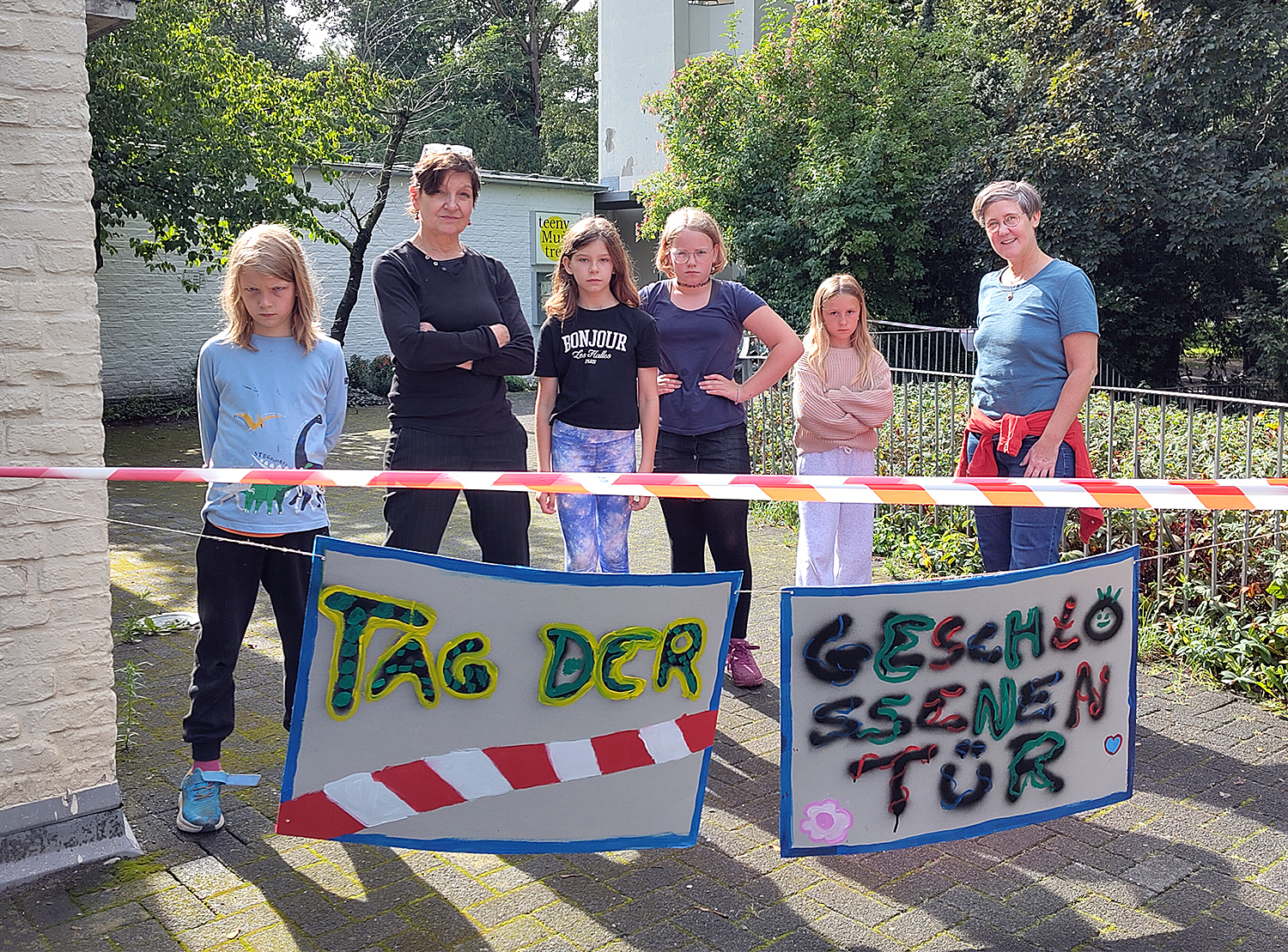 Vallah, unkürzbar!? Teenys protestieren gegen Kürzungen