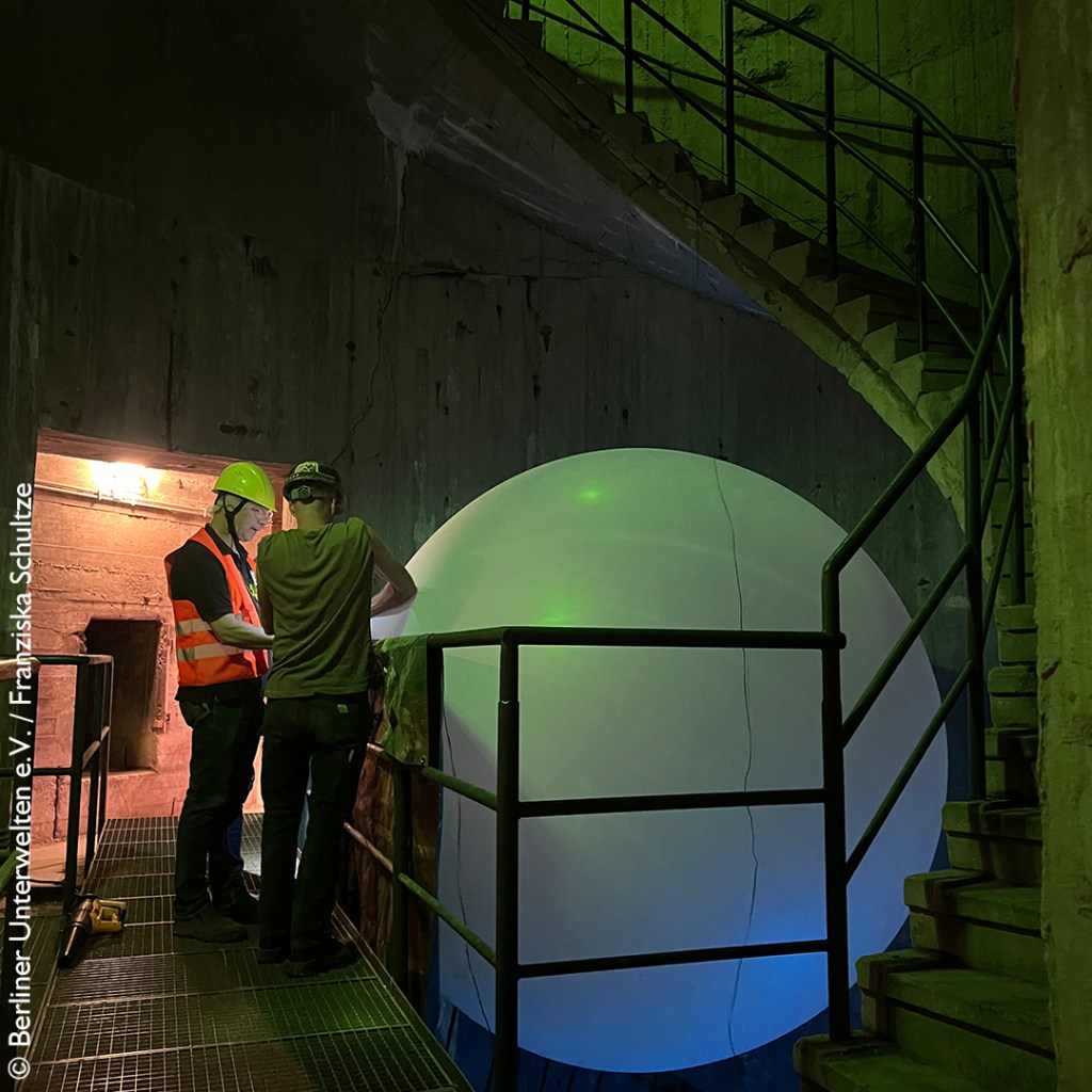 Die Installation wird aufgebaut. Foto: Berliner Unterwelten / Franziska Schultze