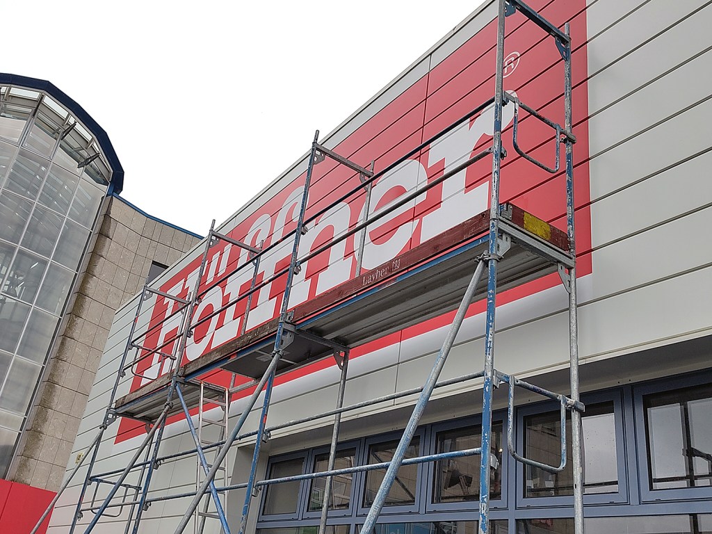 sb center prospekt Edeka – Angebote ab 25.05.2021 bis 29.05.2021 – Seite 1 Material:Recyceltes Eichenholz