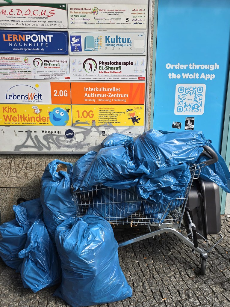 Türen mit dem beim Cleanup aufgesammelten Müll. Foto: Süleyman Bağ