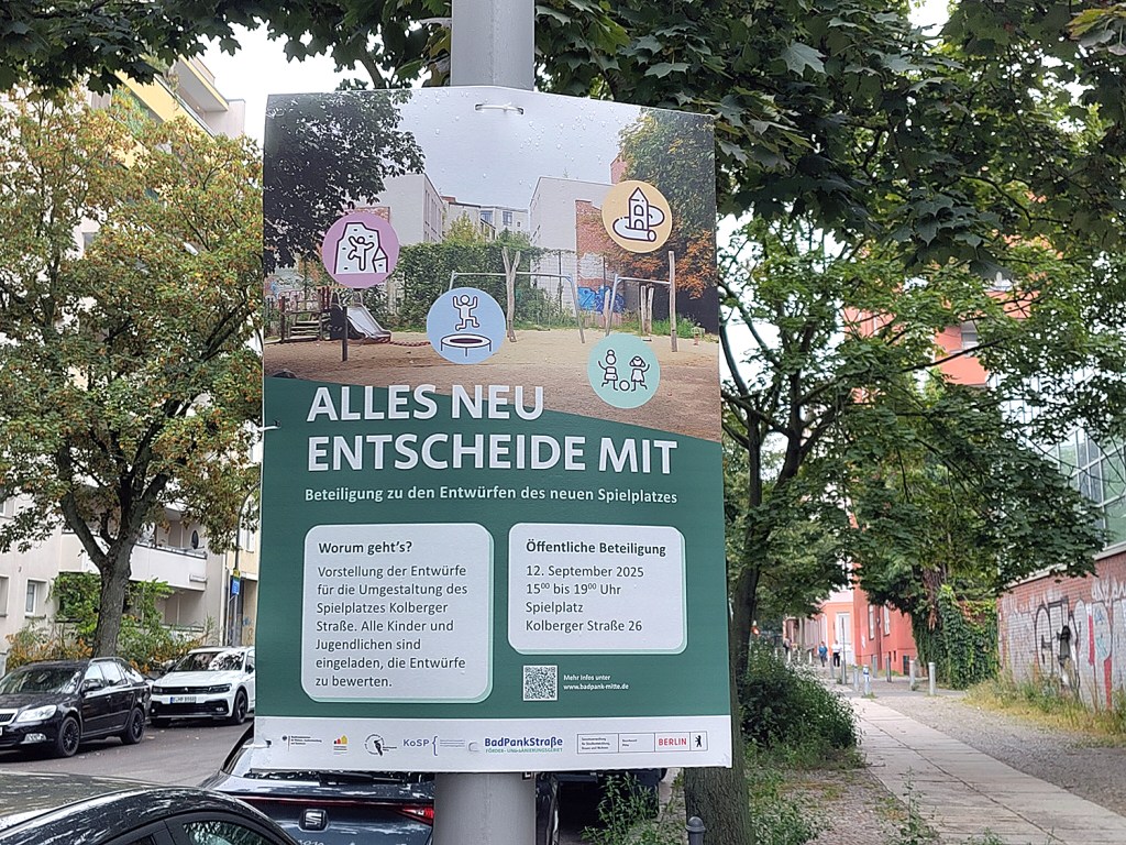 Hinweis auf die Spielplatzbeteiligung auf der Spielstraße in der Kolberger Straße. Foto: Hensel