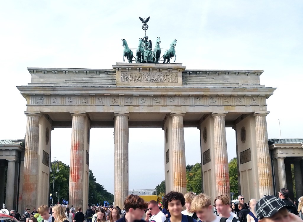 Am Tag der Deutschen Einheit 2023 am Brandenburger Tor. Foto: Hensel
