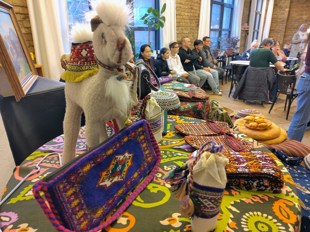 Beim zentralasiatischen Abend in der Fabrik Osloer Straße. Foto: Hensel