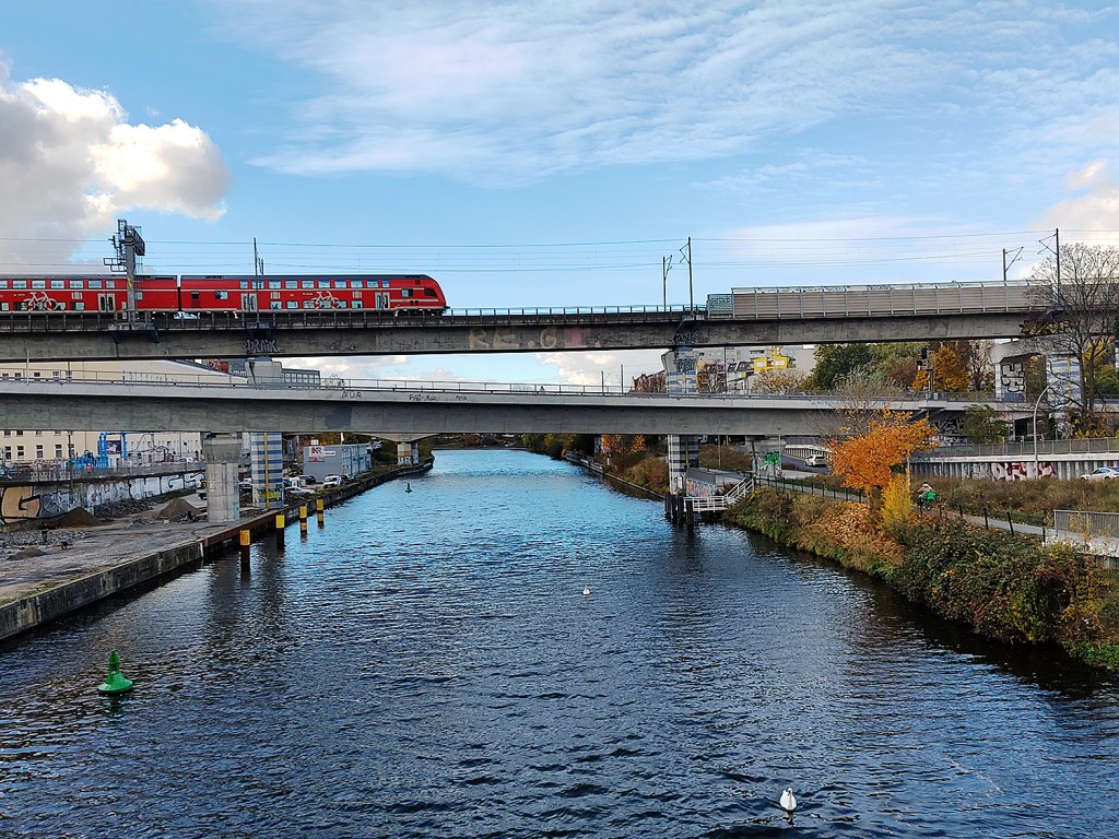 Oben fährt der Regional- und Fernverkehr, unten soll die S-Bahn bald zum Hauptbahnhof fahren. Foto: Hensel