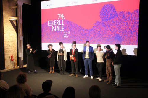 Mitglieder des Filmteams von "Shahid" beim Filmgespräch. Die Fragen stellte Anne Lakeberg (links).