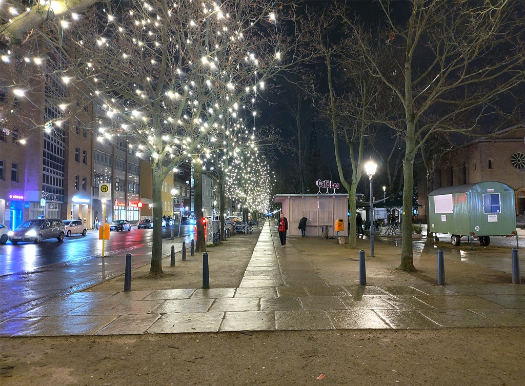 Die Weihnachtsbeleuchtung am Leopoldplatz ist täglich bis zum 9. Januar 2026 in Betrieb