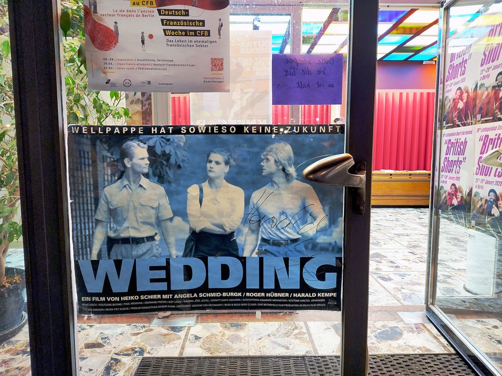 Plakat am City Kino Wedding für den Kult-Film "Wedding" von 1989