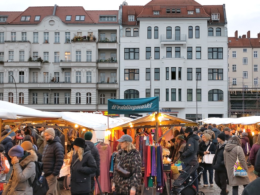 Beim Weddingmarkt auf dem Leopoldplatz wird es weihnachtlich. Foto: Hensel