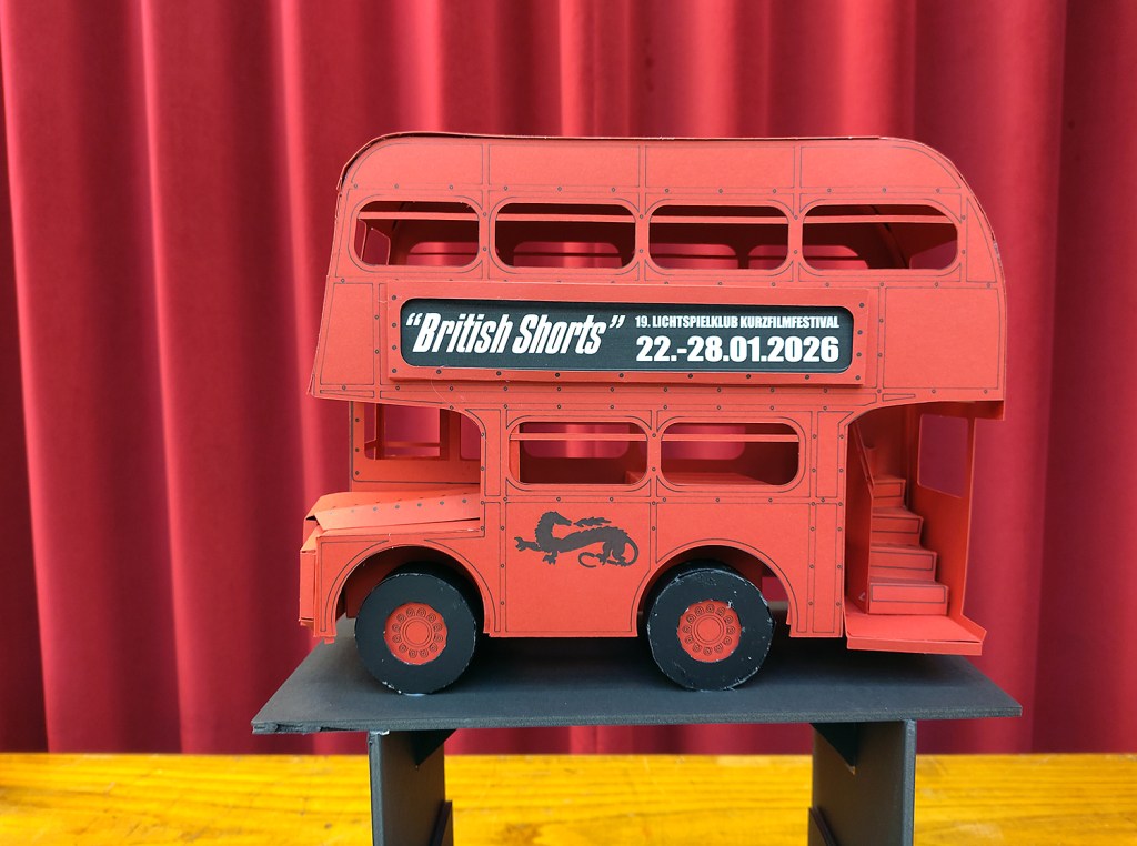 Kreative Werbung fürs British Shorts Festival im City Kino Wedding - mit einem roten Bus