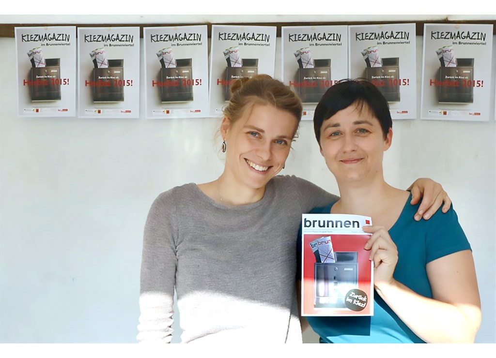 Sie koordinieren die Arbeit der Bürgerredaktion: Ann-Kathrin Mätzold (links) und Dominique Hensel. Hier sind sie beim Kiezfest 2015 zu sehen. Foto: Michael Becker