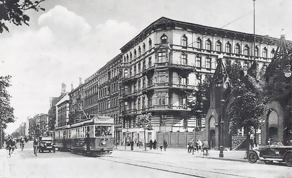 Die Brunnenstra9e zwischen Voltastraße und AEB-Beamtentor, 1926. Foto: Sammlung Ralf Schmiedecke
