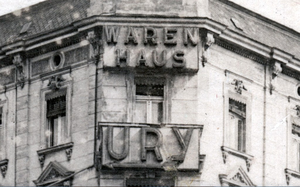 Werbung an der Brunnenstraße für das Warenhaus Ury, 1926. Foto: Sammlung Ralf Schmiedecke Berlin