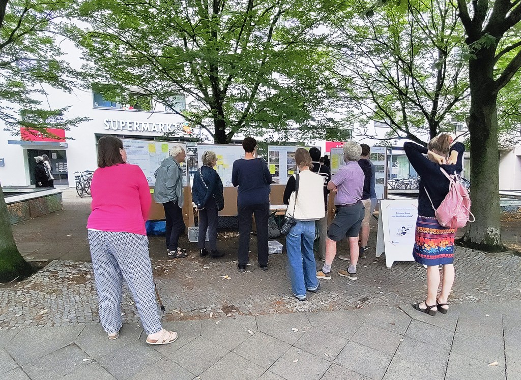 Im Juli 2025 konnten Anwohnende des Ackerplatzes Ideen für die Umgestaltung einbringen. Foto: Hensel