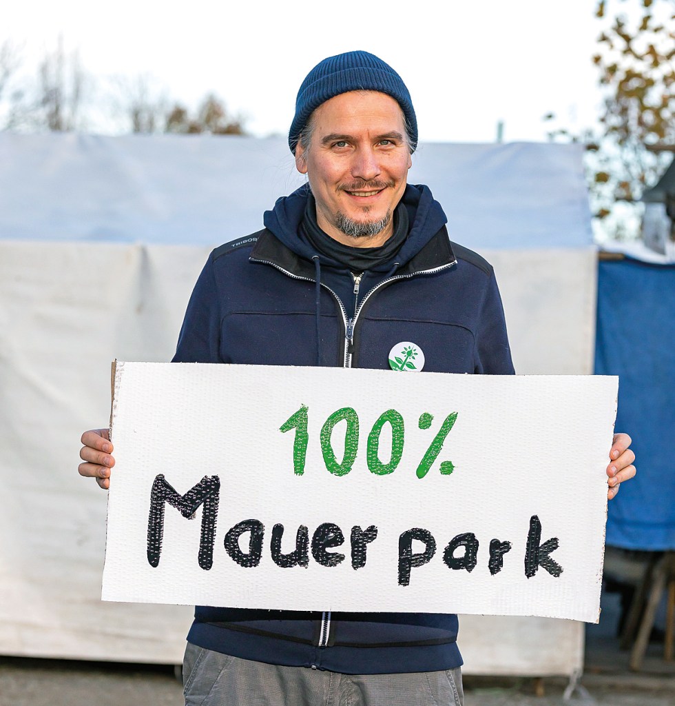 Alexander Puell im Mauerpark, für den er sich seit Jahren einsetzt. Foto: Peter Kagerer