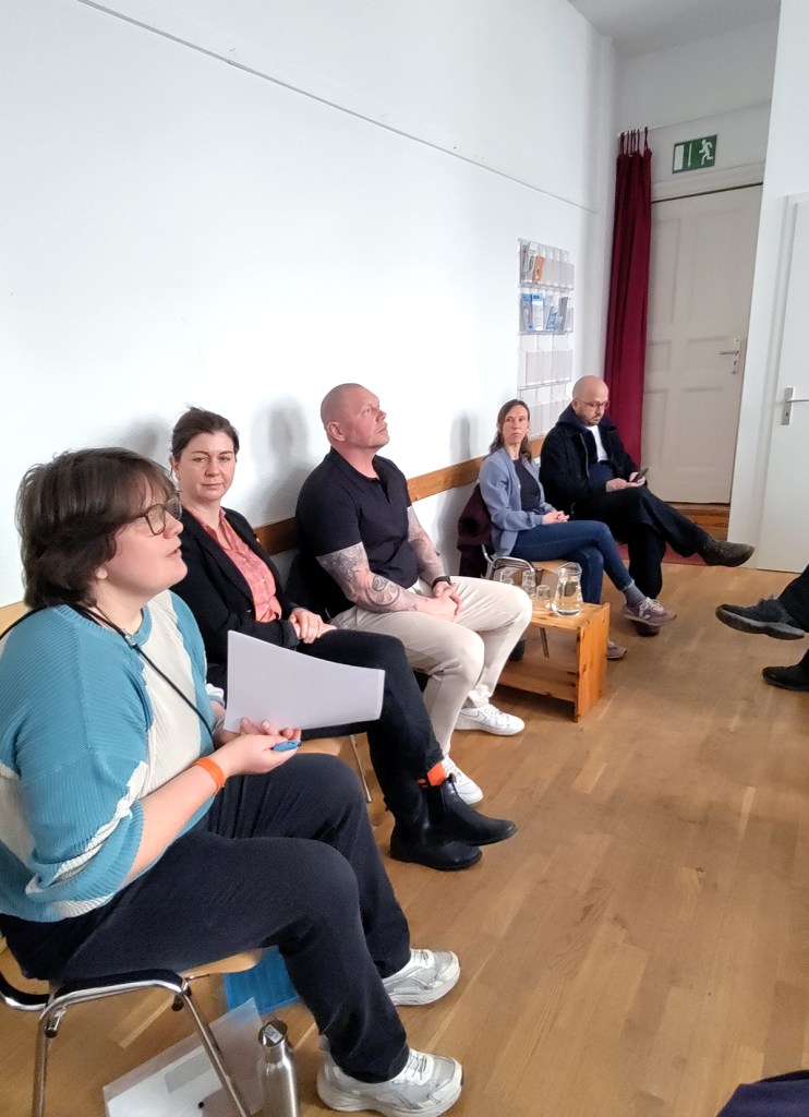 Das Podium bei dem Gespräch im Sprengelhaus. Foto: Hensel