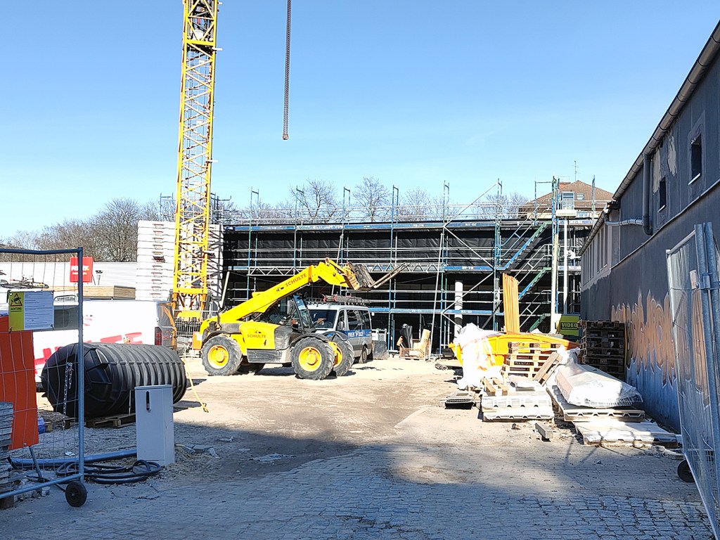 Die Baustelle für den neuen Aldi-Supermarkt in der Gerichtstraße Anfang März 2026. Foto: Hensel