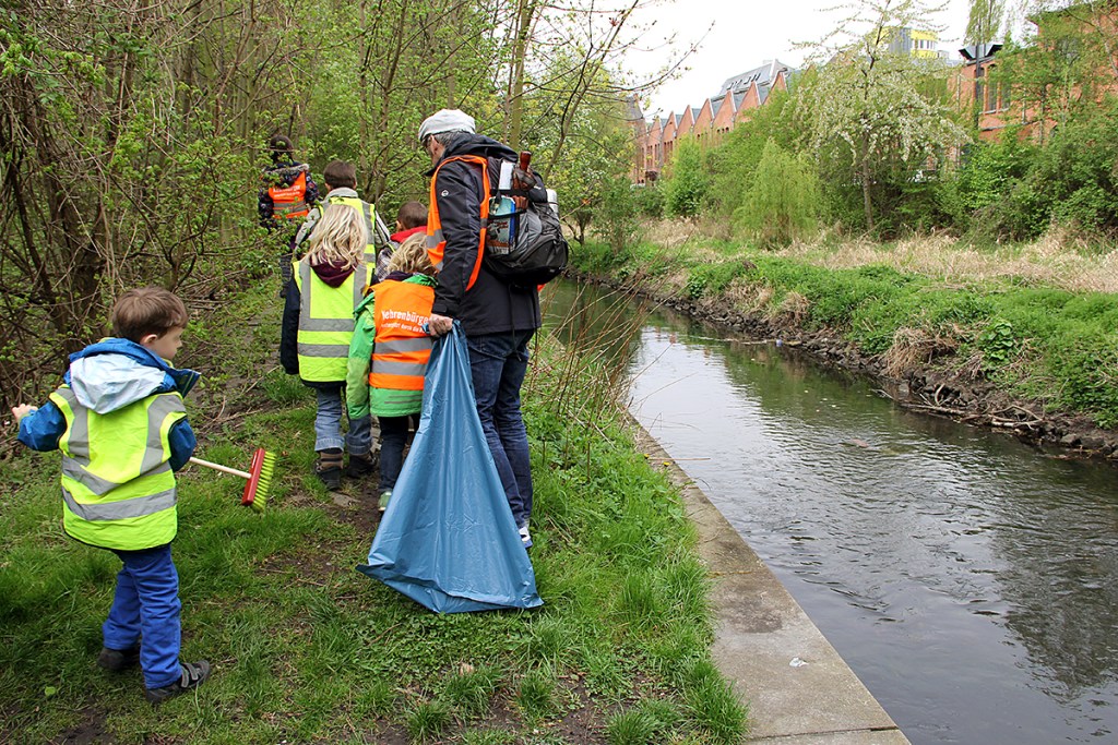 Bei einem Cleanup an der Panke. Foto: Hensel