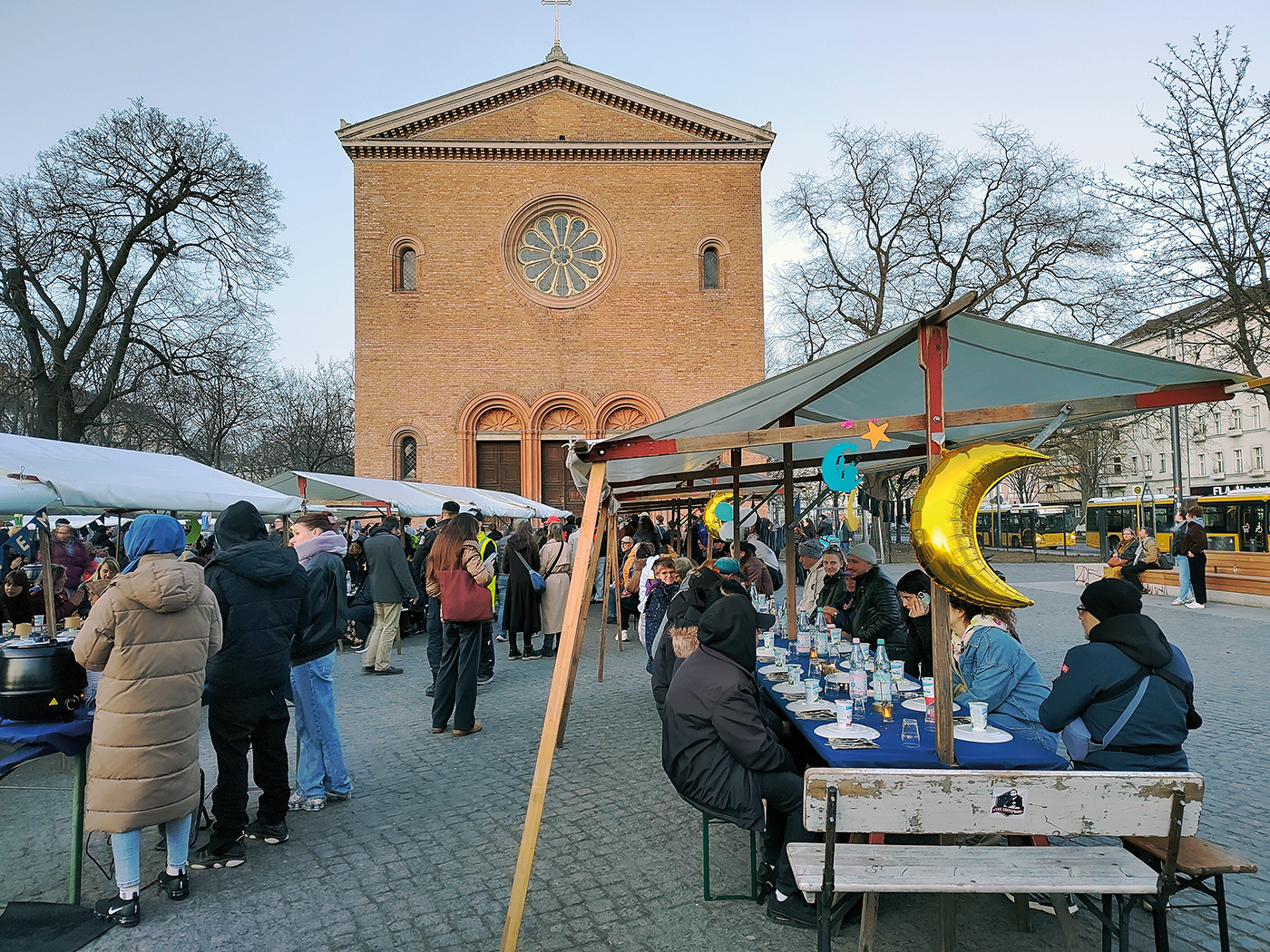 „Ramadan Kareem“ auf dem Leopoldplatz: Gemeinsames Iftar im Kiez