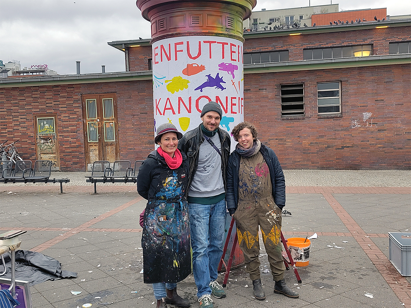 „Werde Kanonenfutter“: Plakat zur Wehrpflicht am Gesundbrunnen