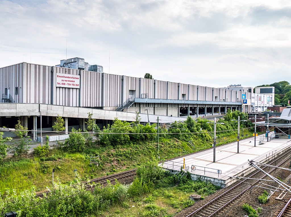 Das Kaufland-Gebäude am Bahnhof Gesundbrunnen von der Seite. Das Haus soll abgerissen werden. Foto: Sulamith Sallmann