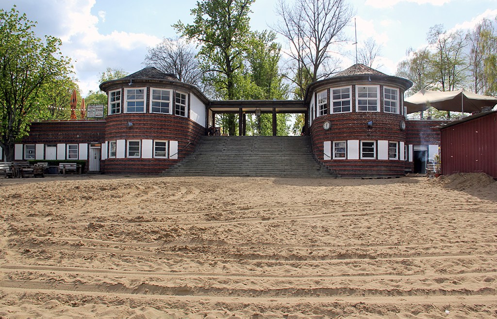 Das Standbad Plötzensee vor Saisonbeginn. Foto: Hensel