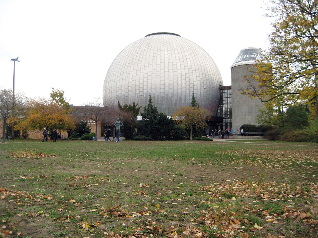 Das Zeiss-Planetarium in der Prenzlauer Allee. Foto: Jakob Hensel