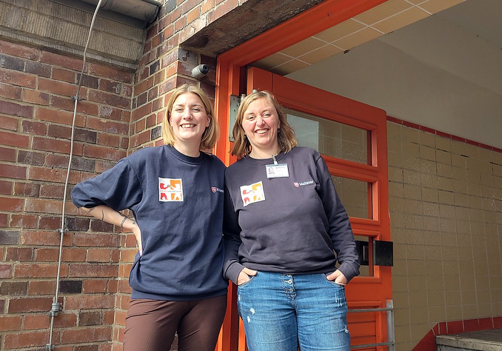 Julia Siegmund (links) und Elisabet Trouwborst arbeiten als Lotsinen für ältere Menschen beim Malteser Hilfsdienst. Foto: Hensel