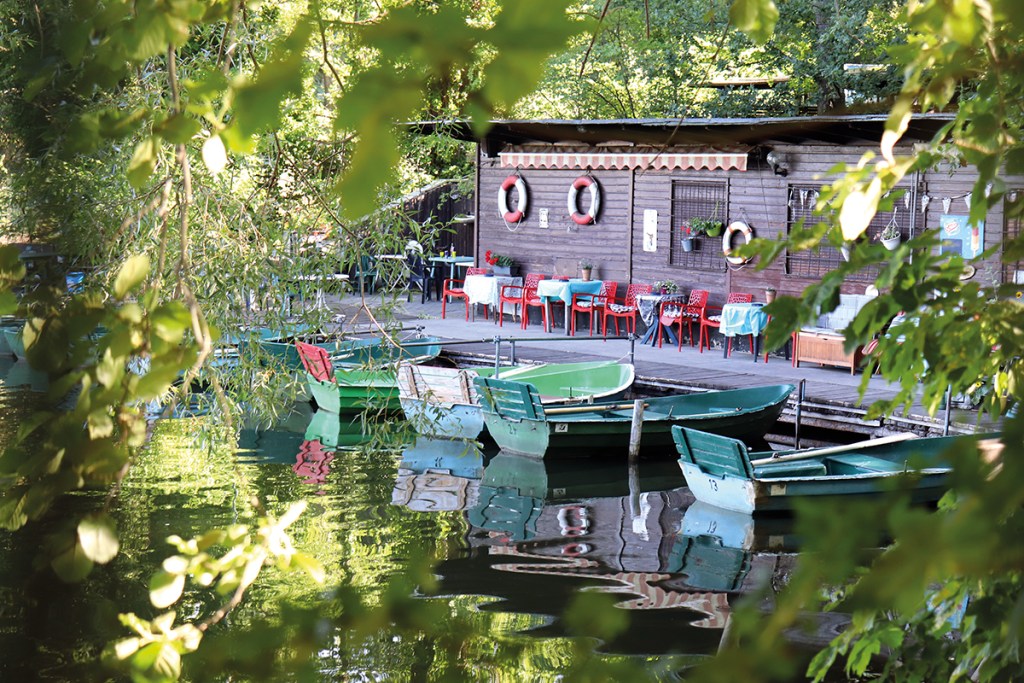 Die Fischerpinte, der Bootsverleih am Plötzensee. Foto: Schnell