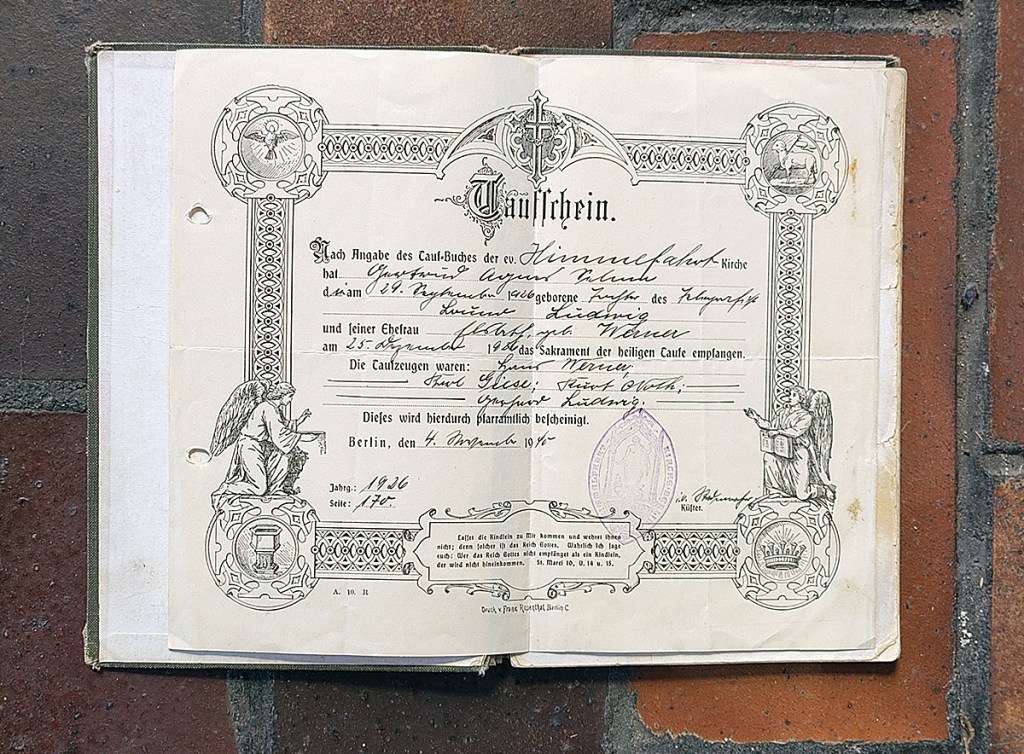 Ein Taufschein aus dem Familienbuch der Familie Kielberg. Laut dem Dokument wurde das Familienmitglied 1926 in der alten Himmelfahrtkirche getauft. Foto: Hensel