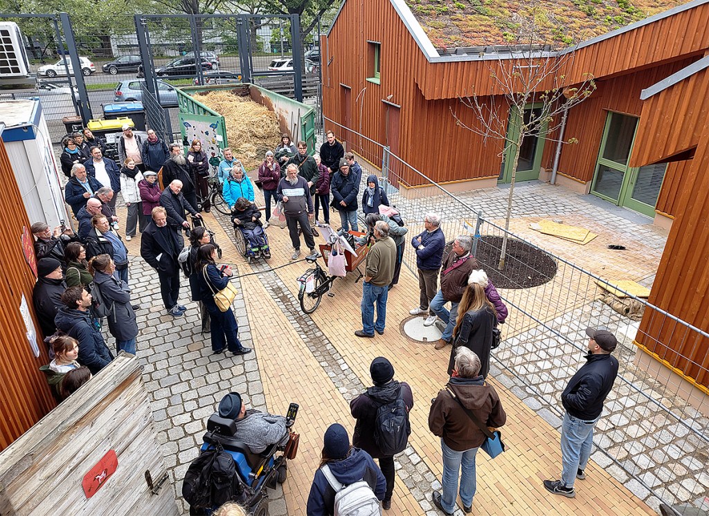 Die 1. Station des Kiezspaziergangs, der Kinderbunte Bauernhof in der Luxemburger Straße. Foto: Hensel
