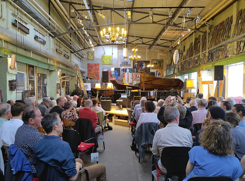 Kurz vor Konzertbeginn im Piano Salon Christophori in der Uferstraße. Foto: Hensel