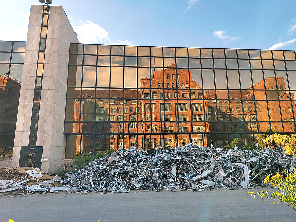 Rückbau statt Abrissbirne: Die Nixdorf-Fabrik wird zerlegt