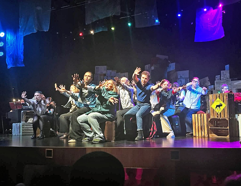 Eine Szene aus dem Musical "Come Away From" bei der Aufführung im Centre Français. Foto: Stagies e.V.