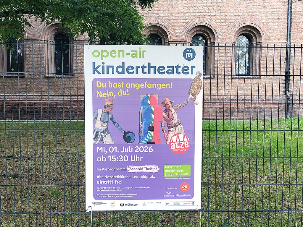 Plakat für das Kindertheater auf dem Leopoldplatz. Foto: Hensel