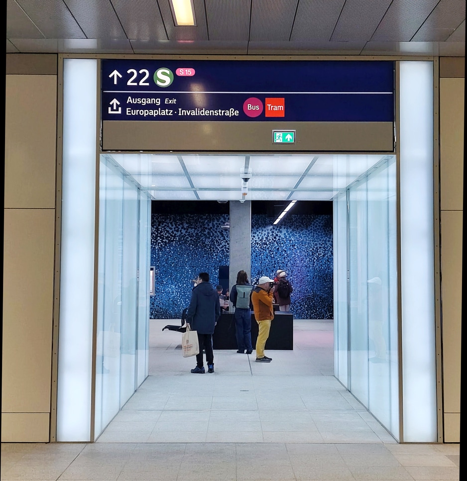 Zugang zum Gleis 22