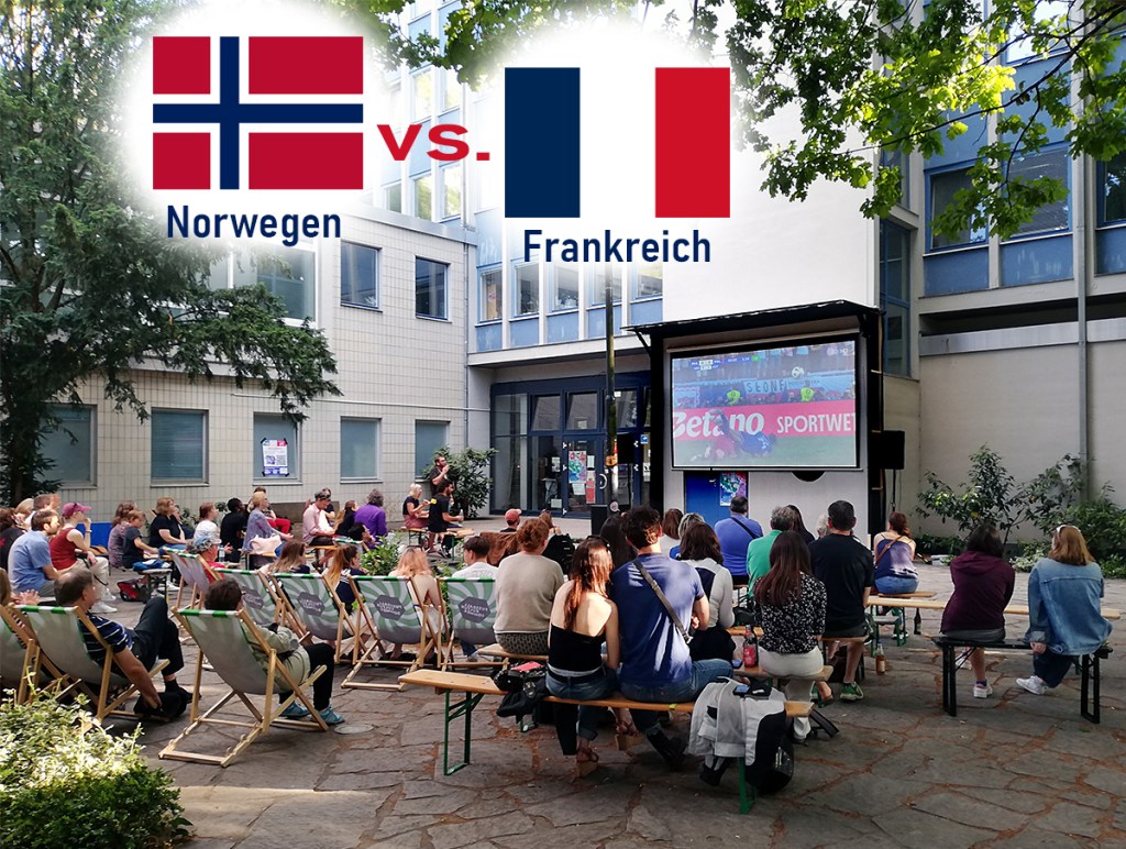 Am Freitag trifft bei der Fußball-Weltmeisterschaft Frankreich gegen Norwegen. Auch im Centre Français gibt es Public Viewing. Foto/Montage: Hensel