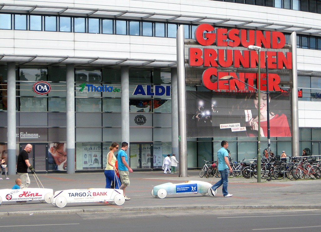 Das Rennen 2014 ist beendet - die Seifenkisten werden weggebracht - aber wohin? Foto: Hensel
