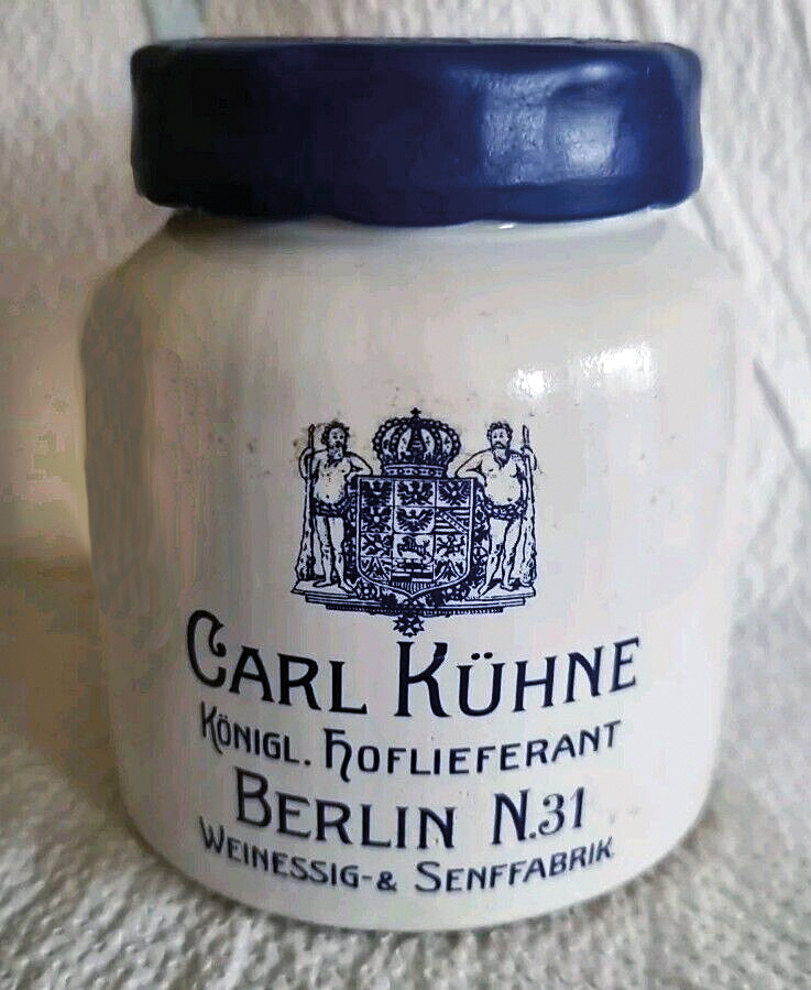 Jubiläums-Senftopf mit 250 Milliliter Inhalt. Foto: Ralf Schmiedecke