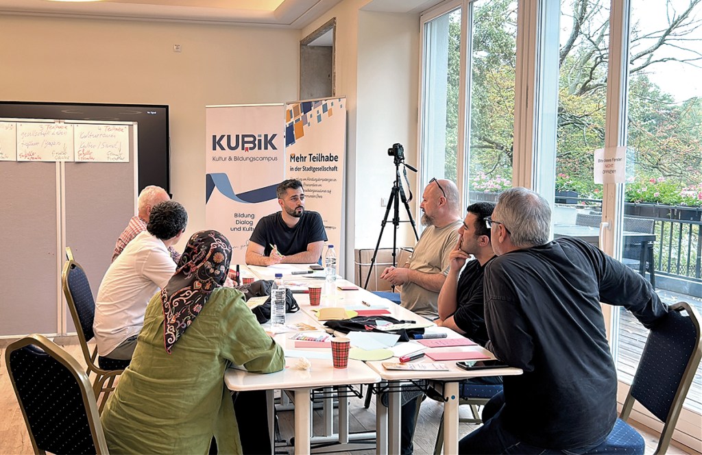 Mehr Teilhabe in der Stadtgesellschaft: Ehrenamtliche bei einem Seminar. Foto: Kubik e.V.