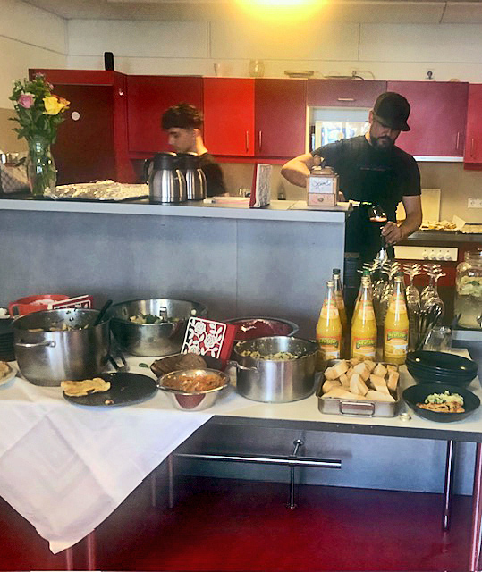Ein kleines Buffet zum Abschied. Foto: Rolf Fischer