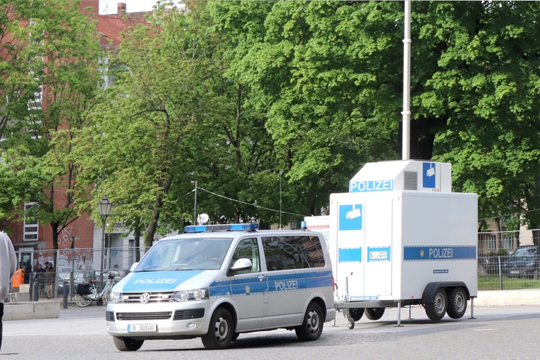 Polizei und lebendige Kieze: Sicherheit in den Programmen zur Berlin-Wahl