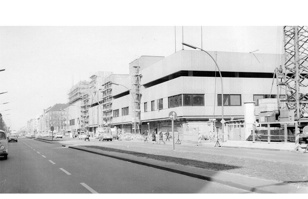 Karstadt-Warenhaus am Leopoldplatz während des Baus 1978